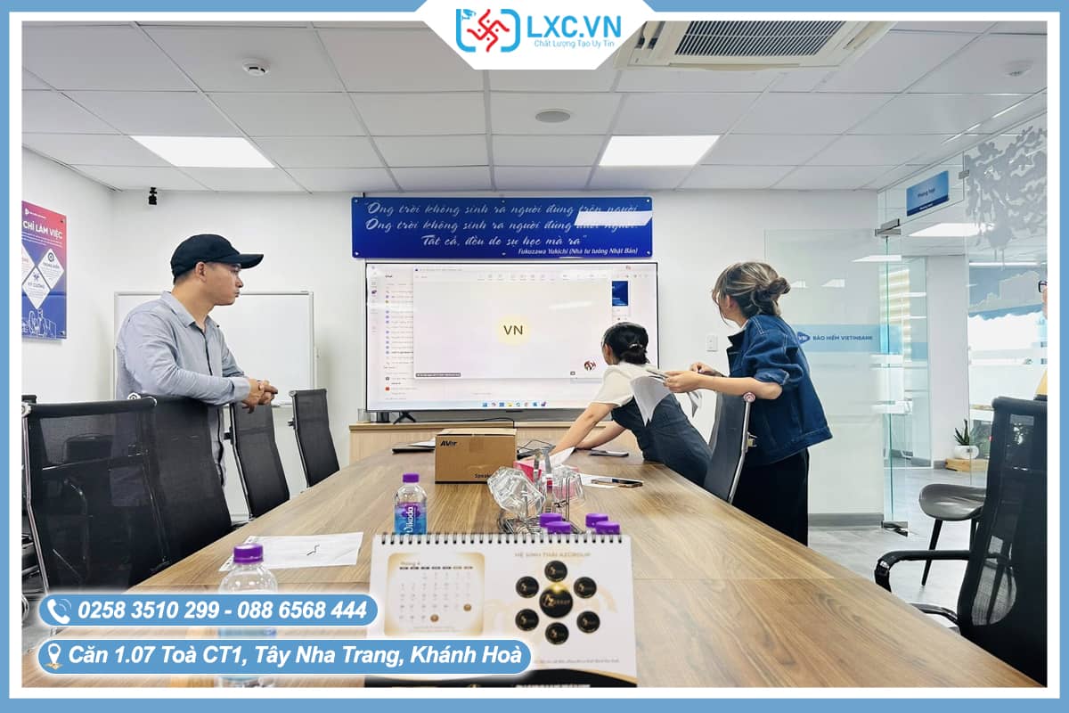 thi-cong-phong-hop-truc-tuyen-nha-trang.jpg (96 KB)